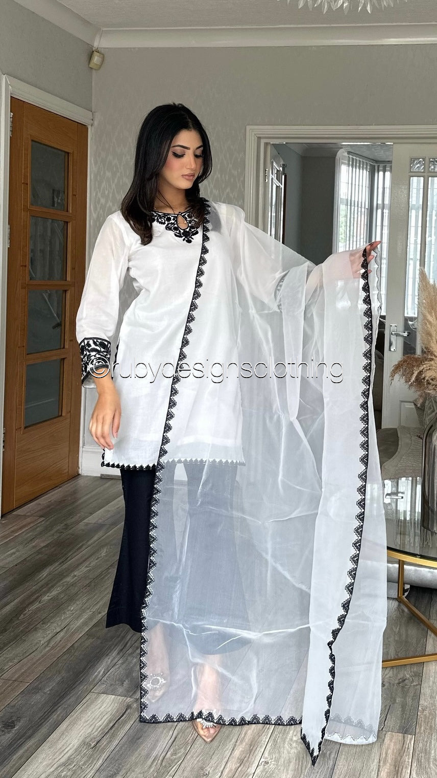 WAFA - 3 Piece White Lawn Suit with Organza Dupatta (8089782321365)