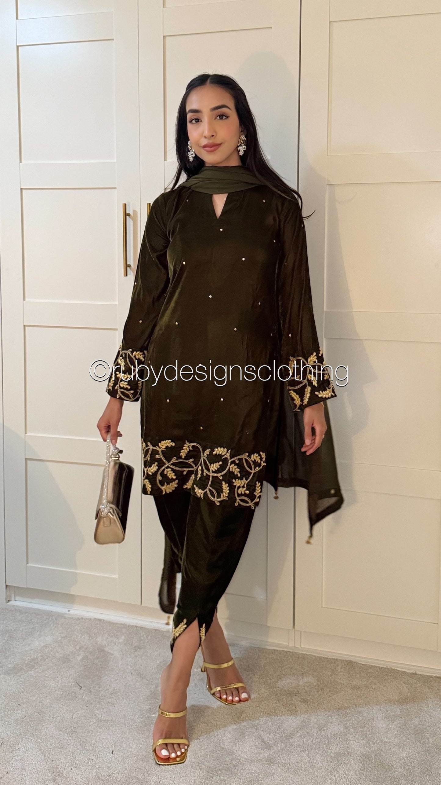 SEEMA - 3 Piece Luxury Velvet Suit with Chiffon Dupatta