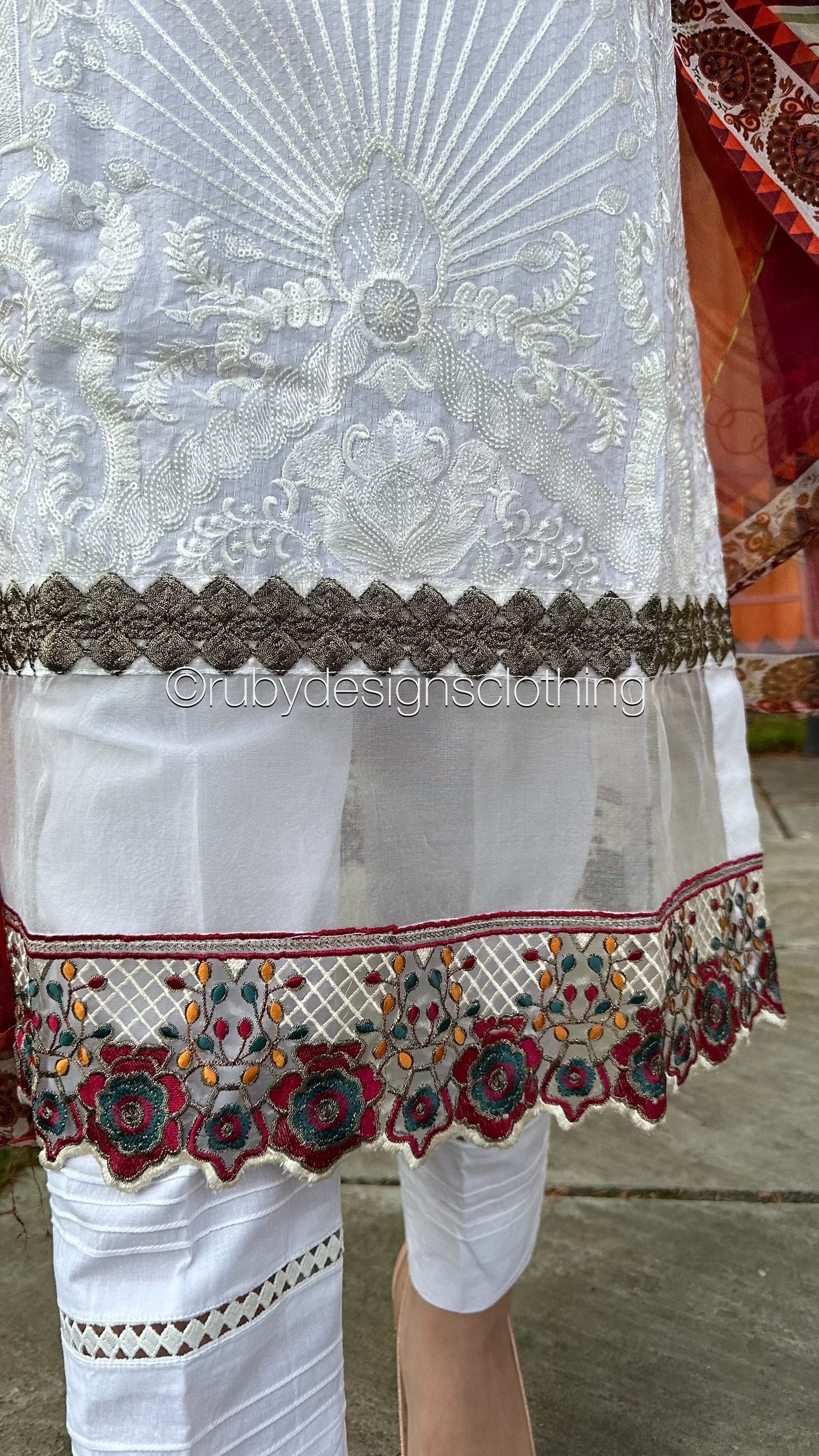 EXCLUSIVE SAMPLE - 3 Piece White Lawn Suit with Chiffon Dupatta (8746816635093)