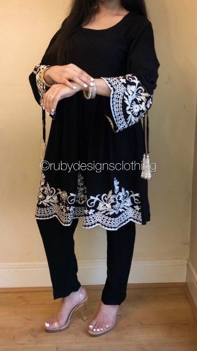 SHARIYA Black - 3 Piece Dress with White Embroidery and Flared Sleeves